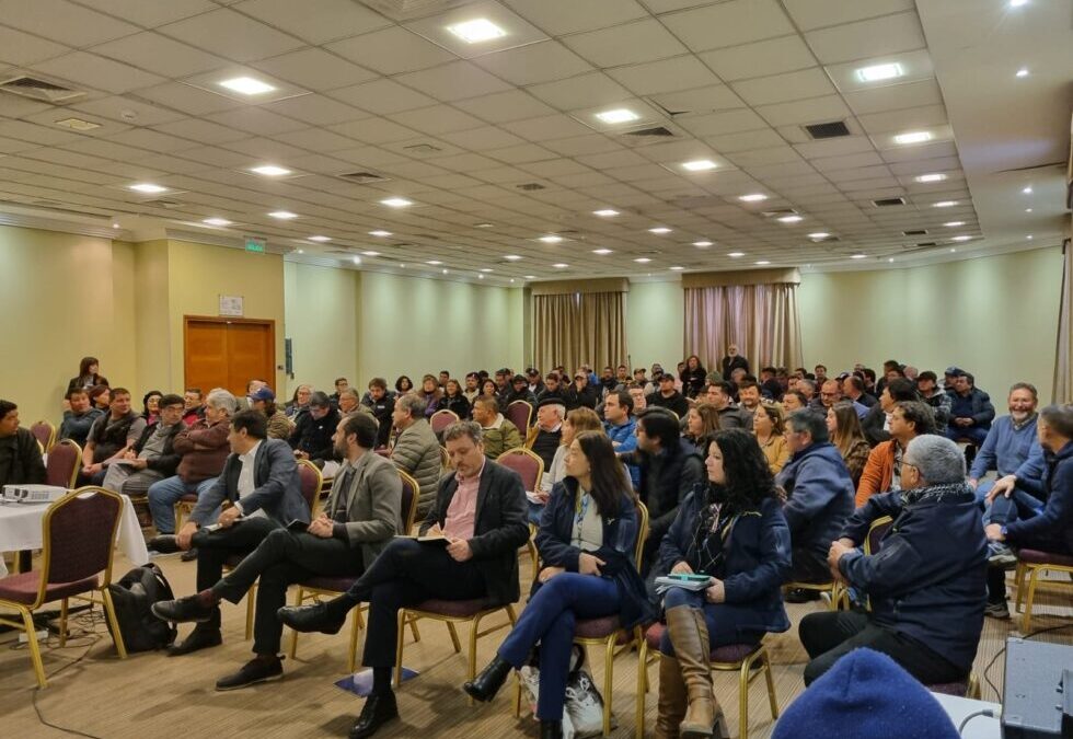 EN REUNIÓN NACIONAL DE LA CONAPACH PESCADORES ARTESANALES RESPALDAN LEY DE FRACCIONAMIENTO